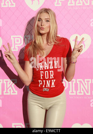 Las Vegas, Nevada, USA. 30. Oktober 2014. Victorias Secret Model Elsa Hosk besucht die Victoria Secret PINK Nation verrückt Campus Bash am 29. Oktober 2014 auf dem Campus der University of Nevada Las Vegas in Las Vegas Nevada. Bildnachweis: Marcel Thomas/ZUMA Draht/Alamy Live-Nachrichten Stockfoto