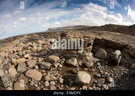 Robin Hoods Bay, Rock Pools Fischaugen-Objektiv Weitwinkel, Yorkshire, England, UK Stockfoto