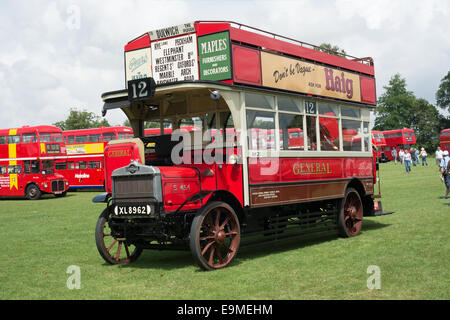 Ein erhaltenes AEC S-Type auf dem Display an der 2014 Alton Bus Rallye & Running Day. Der Bus stammt aus den 1920er Jahren. Stockfoto