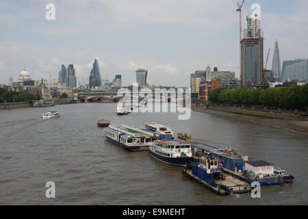 Ein Blick, Blick nach Osten von Waterloo Bridge in Richtung der City of London. Neubau geht weiter am Südufer Stockfoto