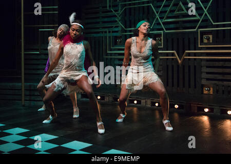 Tanz-show "A Harlem Dream" (The Maria) am Young Vic Theatre in London. Teil des Dance Umbrella. Stockfoto