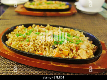 Gebratener Reis mit Meeresfrüchten Stockfoto