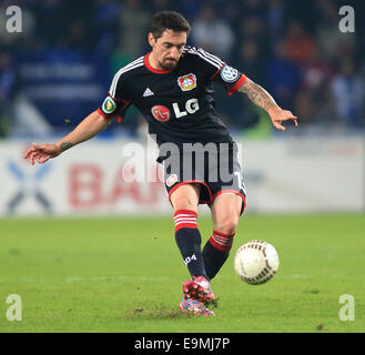 Magdeburg, Deutschland. 29. Oktober 2014. Leverkusens Roberto Hilbert in Aktion mit dem Ball in den DFB-Pokal 2. Runde Spiel zwischen dem 1. FC Magdeburg und Bayer Leverkusen in Magdeburg, Deutschland, 29. Oktober 2014. Bildnachweis: Dpa picture Alliance/Alamy Live News Stockfoto