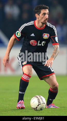 Magdeburg, Deutschland. 29. Oktober 2014. Leverkusens Roberto Hilbert in Aktion mit dem Ball in den DFB-Pokal 2. Runde Spiel zwischen dem 1. FC Magdeburg und Bayer Leverkusen in Magdeburg, Deutschland, 29. Oktober 2014. Bildnachweis: Dpa picture Alliance/Alamy Live News Stockfoto