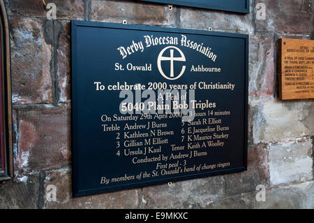 Ein Geläut Board in St. Oswald Kirche, Ashbourne, Derbyshire, England, UK Stockfoto