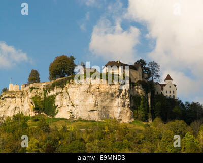 Le Chateu d'Ornans einer ehemaligen Festung mit Str. Georges Kapelle nur noch stehend Franche-Compte Region Frankreich EU Stockfoto