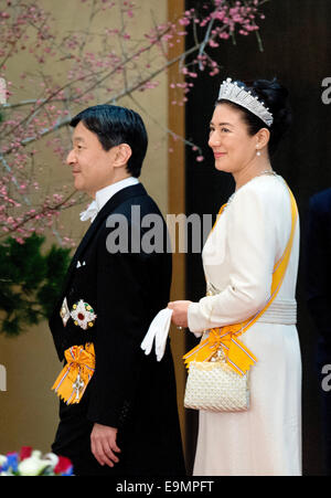 Tokio, Japan. 29. Oktober 2014. Nahurito japanische Kronprinz und Kronprinzessin Masako besuchen ein State Dinner für den niederländischen König und Königin im Kaiserpalast in Tokio, Japan, 29. Oktober 2014. Der niederländische König und die Königin auf eine viertägige Besuch nach Japan. Bildnachweis: Dpa picture Alliance/Alamy Live News Stockfoto