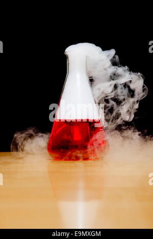 Labor-Trockeneis Rauch Stockfoto