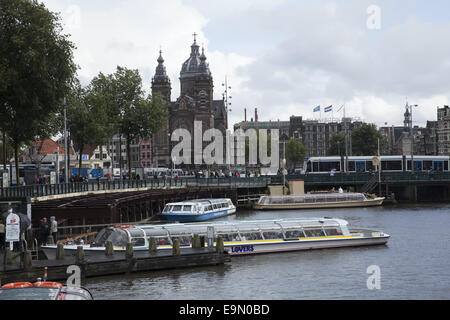 Die Basilika des Heiligen Nikolaus (Niederländisch: Sint-Nicolaasbasiliek) befindet sich im Stadtteil Altstadt von Amsterdam, Niederlande. Ich Stockfoto