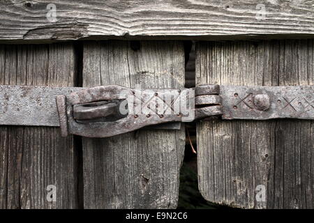 Alten geschmiedeten Türverriegelung Stockfoto