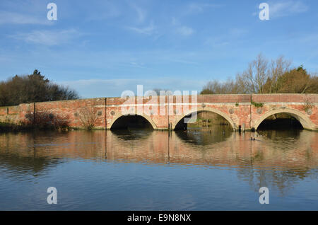 Brücke über den Fluss Stockfoto