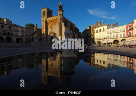 Trujillo, Hauptplatz, Plaza Mayor, Kirche San Martin, Provinz Cáceres, Extremadura, Spanien, Europa. Stockfoto