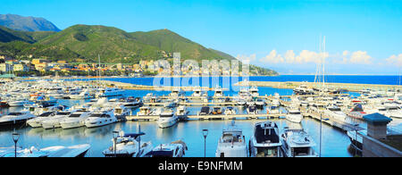 Boote im Hafen Stockfoto