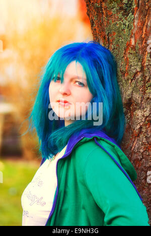 Mädchen mit blauen Haaren Stockfoto