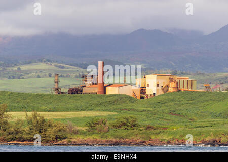 Verlassene Zuckermühle auf Küste von Kauai Stockfoto