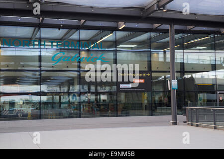 Exterieur des London Gatwick Airport North Terminal Gebäude. Stockfoto