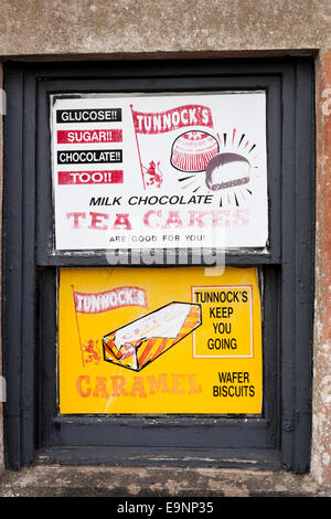 Alte Werbung für Tunnocks-Tee-Kuchen bei Crinan, Knapdale, Argyll & Bute, Scotland UK Stockfoto