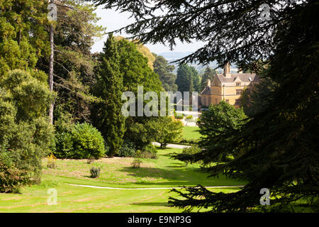 Herbst im zündeten Park Arboretum in der Cotswold-Dorf zündeten, Gloucestershire UK Stockfoto