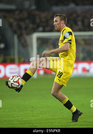 Dortmunds Kevin Grosskreutz in Aktion während der DFB-Pokal zweite Runde Spiel zwischen FC St. Pauli und Borussia Dortmund am Millerntor-Stadion in Hamburg, Deutschland, 28. Oktober 2014. Foto: CHRISTIAN CHARISIUS/dpa Stockfoto