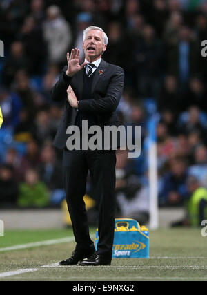 London, UK. 29. Oktober 2014. Newcastles Alan Pardew in Aktion. League Cup vierten Runde-Manchester City gegen Newcastle United - Etihad Stadium - England 29. Oktober 2014 - Bild David Klein/Sportimage. © Csm/Alamy Live-Nachrichten Stockfoto