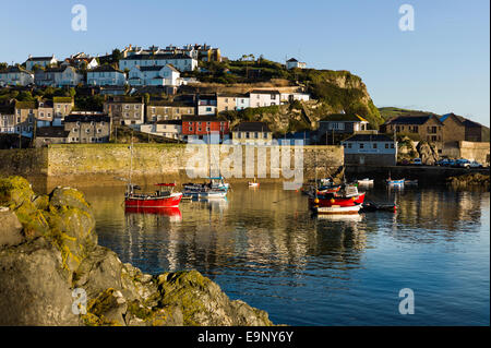 Am frühen Morgen in Mevagissey Dorf Cornwall Stockfoto