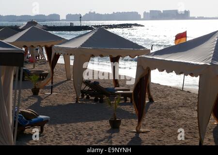 Privater Strand am Hotel Al Qasr Stockfoto