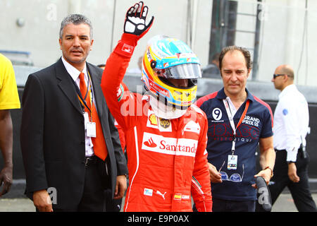 Le Mans, Frankreich. 24. Juni 2014. 24 Stunden Rennen von Le Mans Endurance. FERNANDO ALONSO (SPA) F1 FERRARI WERKSFAHRER führt den Vorsitz über den START des LE MANS 24 Stunden © Aktion Plus Sport/Alamy Live-Nachrichten Stockfoto