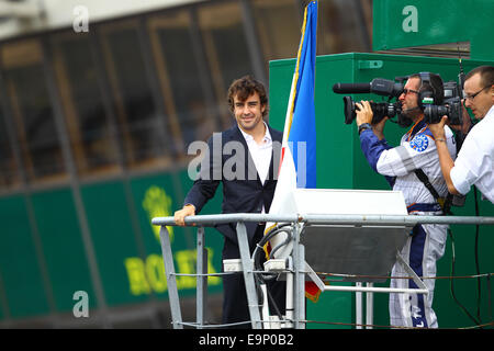 Le Mans, Frankreich. 24. Juni 2014. 24 Stunden Rennen von Le Mans Endurance. FERNANDO ALONSO (SPA) F1 FERRARI WERKSFAHRER führt den Vorsitz über den START des LE MANS 24 Stunden © Aktion Plus Sport/Alamy Live-Nachrichten Stockfoto