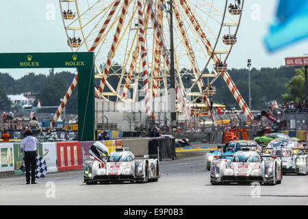 Le Mans, Frankreich. 24. Juni 2014. 24 Stunden Rennen von Le Mans Endurance. Marcel Fässler - Benoit Treluyer - Andre Lotterer auf dem Sieger Podest © Action Plus Sport/Alamy Live News Stockfoto