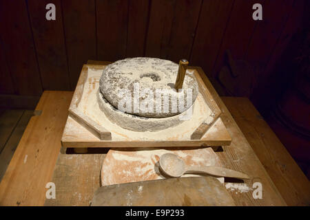 traditionelles Brotbacken auf den Lofoten, Norwegen Stockfoto