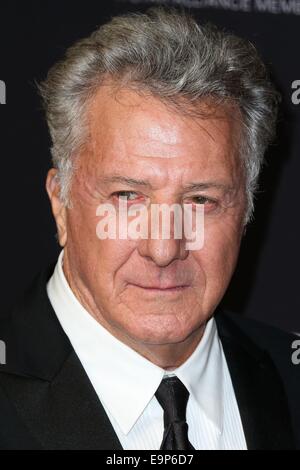 Dustin Hoffman im Ankunftsbereich für 2014 BAFTA Los Angeles Jaguar Britannia Awards präsentiert von BBC America und United Airlines, The Beverly Hilton Hotel, Beverly Hills, CA 30. Oktober 2014. Foto von: Xavier Collin/Everett Collection Stockfoto