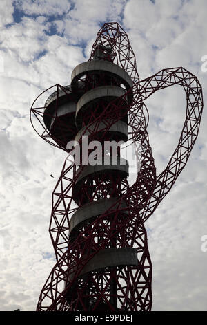 Abseilen von Arcelor Mittal Orbit Großbritanniens höchste Skulptur im Queen Elizabeth Olympic Park. Stratford. London Stockfoto