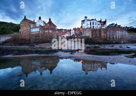 Robin Hoods Bay vor Morgengrauen Yorkshire Küste England Stockfoto