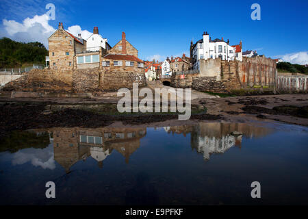 Sommermorgen an Robin Hoods Bay Yorkshire Küste England Stockfoto