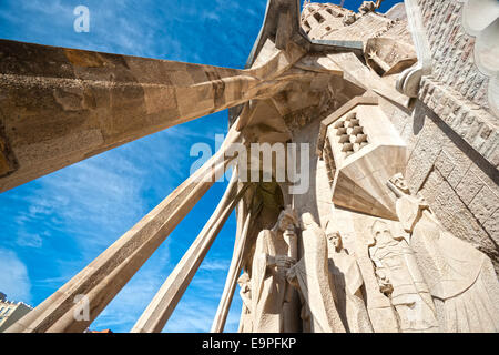 BARCELONA, Spanien - 14.Dezember: La Sagrada Familia - die imposante Kathedrale, entworfen von Gaudi, die bauen seit 19 M Stockfoto
