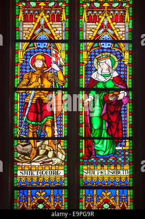 Fenster mit Pfarrkirche der Heiligen Elisabeth und Georg, St Mary, Marburg, Hessen, Deutschland, Europa, Stockfoto