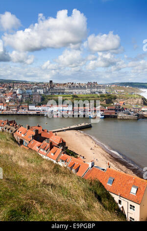 Tate Hill Sands und den unteren Hafen von St. Marys Kirche Whitby Yorkshire Küste England Stockfoto