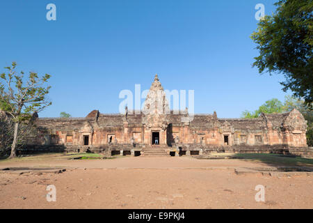 Blick auf die Terrasse und der östlichen Galerie von Prasat Hin Phanom Rung Tempel, Phanom Rung Geschichtspark, Thailand Stockfoto