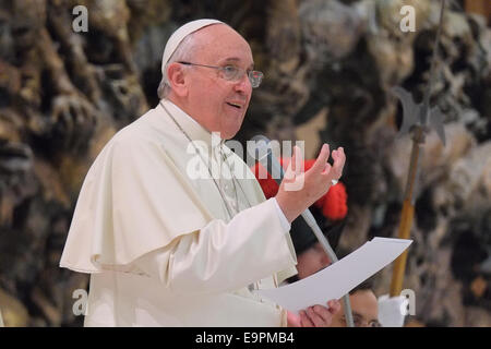 Rom, Italien. 31. Oktober 2014. Kredit-Papst Francis treffen katholische Bruderschaft des charismatischen Covenance in der Halle von Paul VI., Rom 31. Oktober 2014: wirklich Easy Star/Alamy Live News Stockfoto