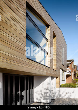 Äußere Fassade und Fenster Detail Privathauses in Worsley, Salford, Greater Manchester, England, UK. Stockfoto