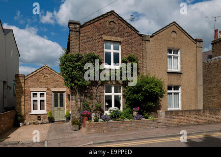 Renovierten viktorianischen Doppelhaushälfte mit einstöckigen Erweiterung, Kingston upon Thames, England, UK Stockfoto