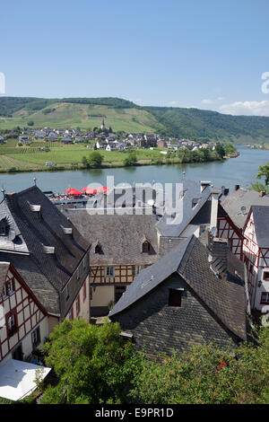 Dächer und Fluss Beilstein Mosel Moseltal Deutschland Stockfoto