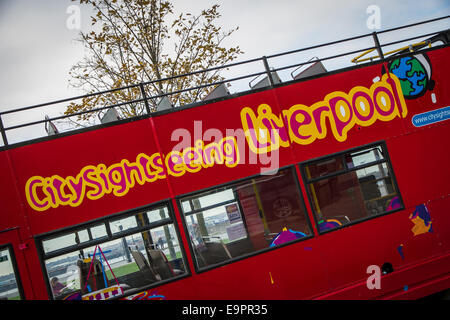 Eine offene Top-Sightseeing-Bus in Liverpool Stockfoto