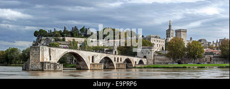 Pont Saint-Bénézet / Pont d ' Avignon, Palais des Papes / Papstpalast und Kathedrale von Avignon, Vaucluse, Frankreich Stockfoto