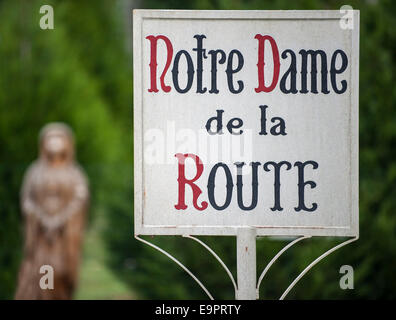 Die Kapelle Notre-Dame De La Route entlang der historischen Route Nationale 7 in Fontenay-Sur-Loing, Loiret, Frankreich Stockfoto