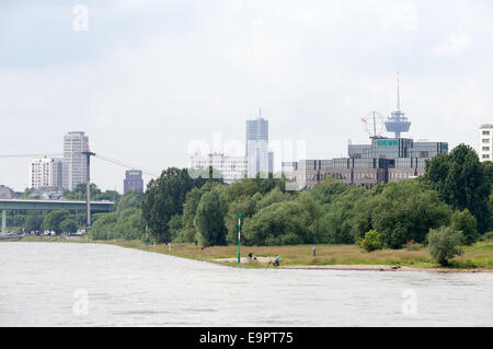 Ufer des Flusses Rhein, Köln, Deutschland. Stockfoto