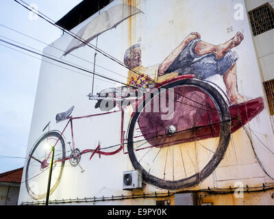 "Die Erwartung Trishaw-Paddler" Straßenkunst Wandgemälde des litauischen Künstlers Ernest Zacharevic in George Town, Penang, Malaysia. Stockfoto