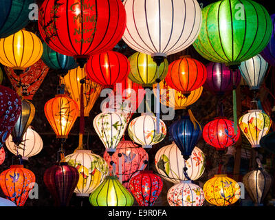 Herkömmliche Lampen im alten Stadt-Shop in Hoi an, Vietnam. Stockfoto