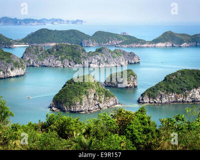 Ansicht des Karst-Landschaft in der Halong Bay, Nord-Vietnam. Stockfoto