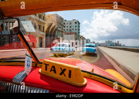 [Nur zur redaktionellen Verwendung] Alte klassische Autos als Taxis in Havanna, die Hauptstadt von Kuba Stockfoto